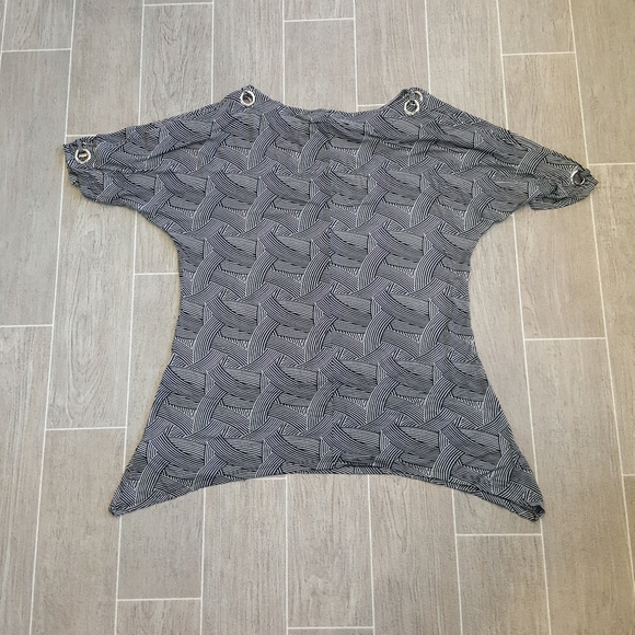 Cable of Gauge Cold Shoulder Top - Picture 2 of 7